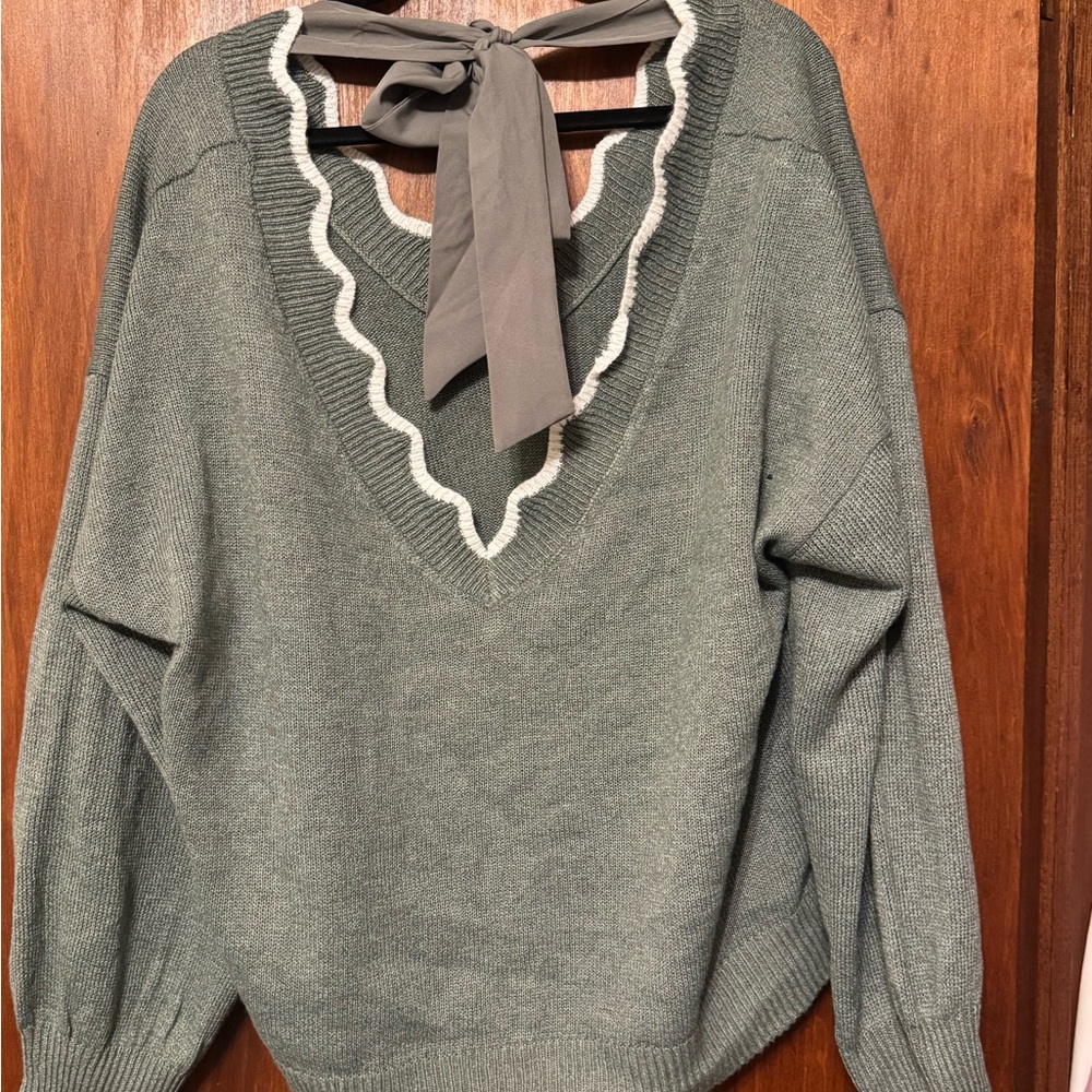 Women’s Olive Green V-Neck Plus Size Sweater with Bow Accent - Size 3X - Picture 4 of 4